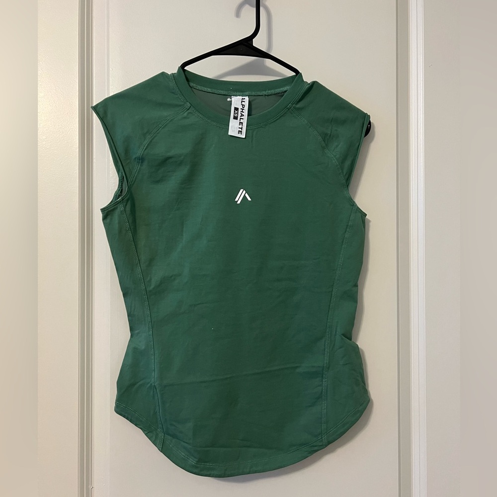 Alphalete - Mesh Back Sleeveless Shirt - Green